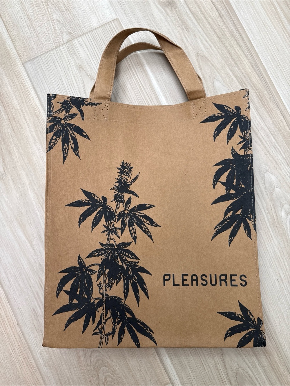 Pleasures Leaf Washable Kraft Bag in Natural